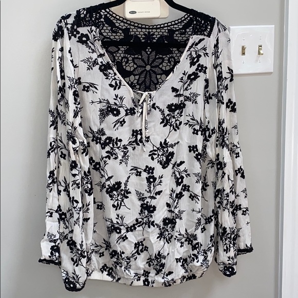 torrid Tops - Torrid Floral Lightweight Top Crochet Size 0 EUC
